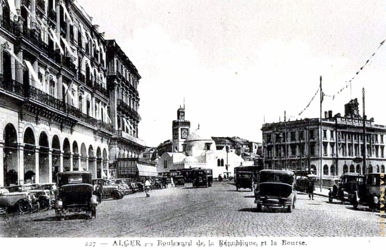Alger - Boulevard de la Republique et Bourse.jpg